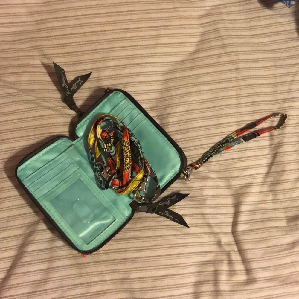 Vera Bradley wristlet - Picture 3 of 7